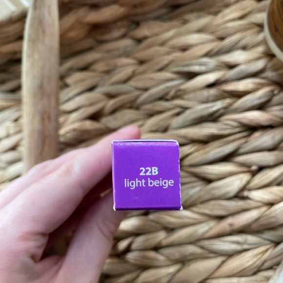 NIB Mini Tarte Shape Tape- 22B light beige - Picture 2 of 2